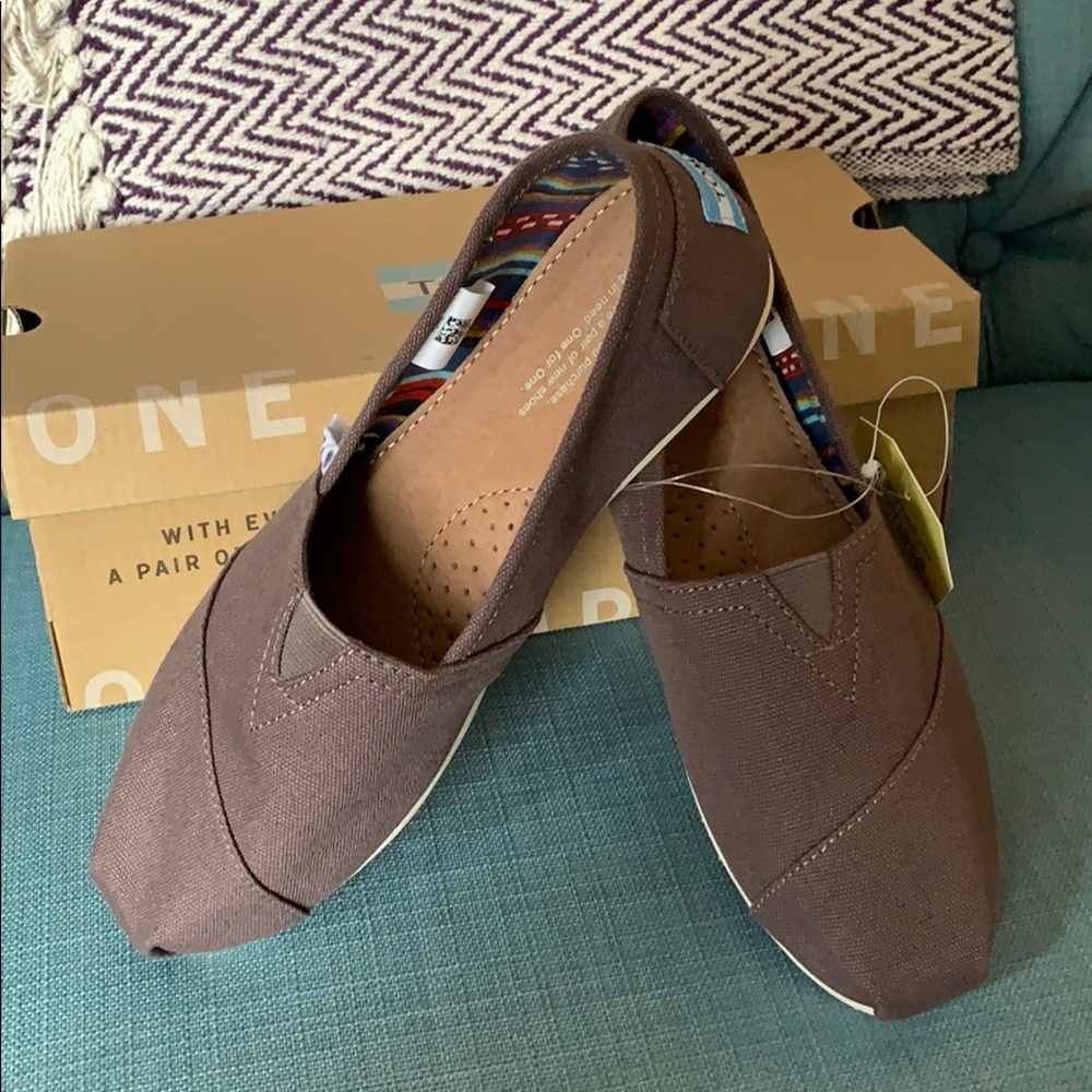 NIB/NWT Canvas Toms